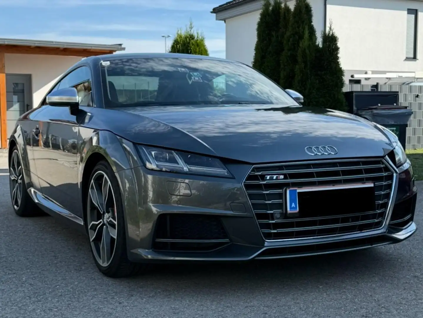 Audi TTS TTS Coupé 2,0 TFSI quattro S-tronic Grau - 1