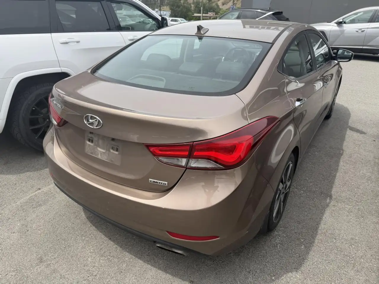 Hyundai ELANTRA photo Hyundai ELANTRA