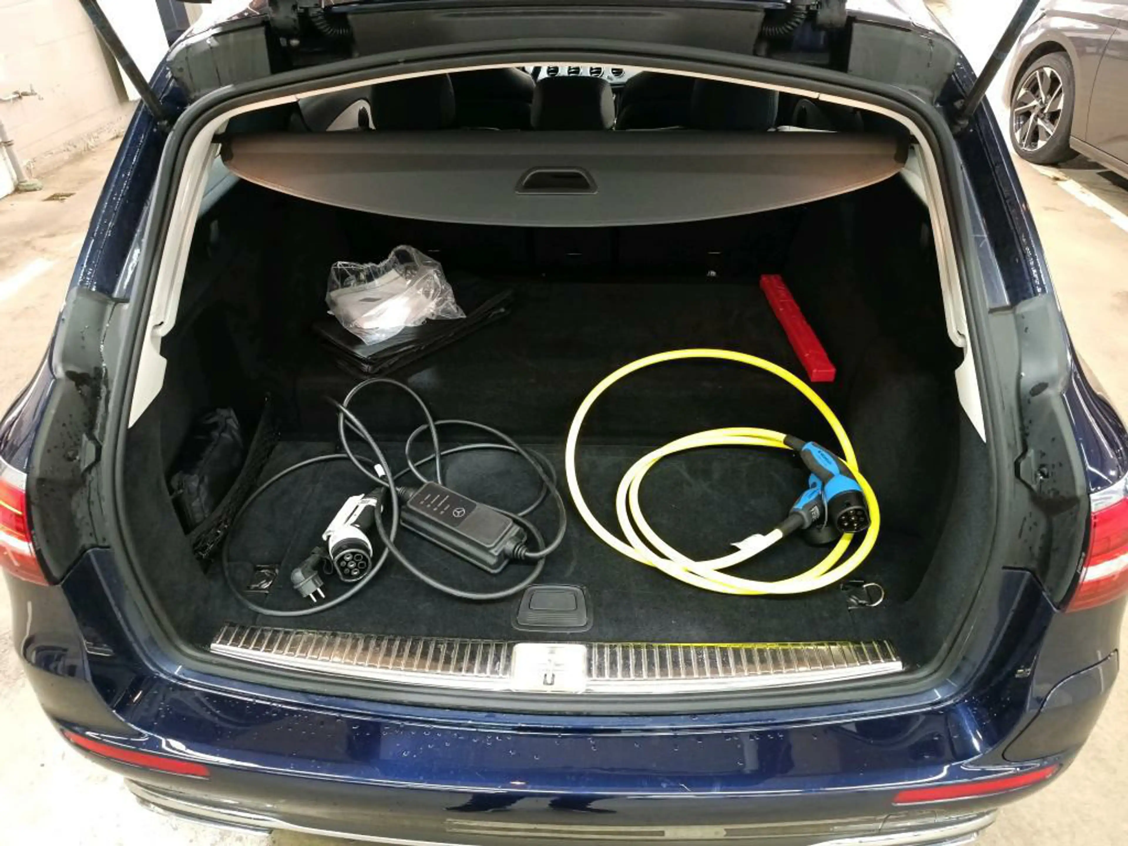 Mercedes-Benz E 300 KLIMAAUT RADIO MFL SHZ VC AHK KAMERA T-Leder Navi RFK — photo 10