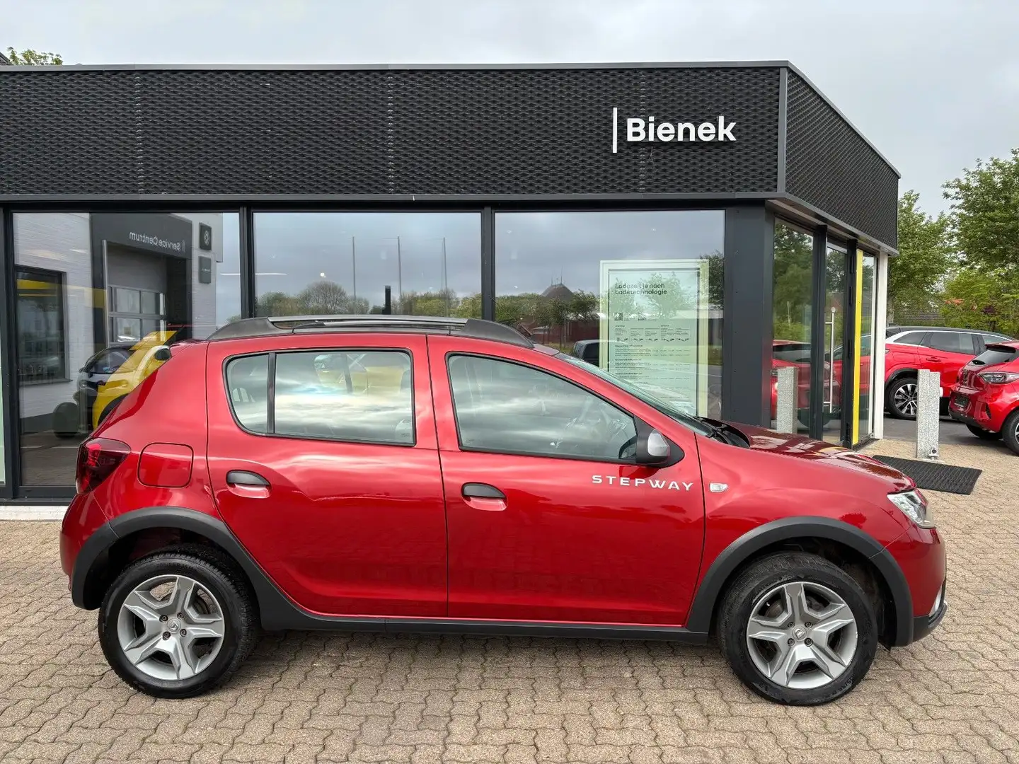 Dacia Sandero Stepway Prestige TCe 90 Rot - 1