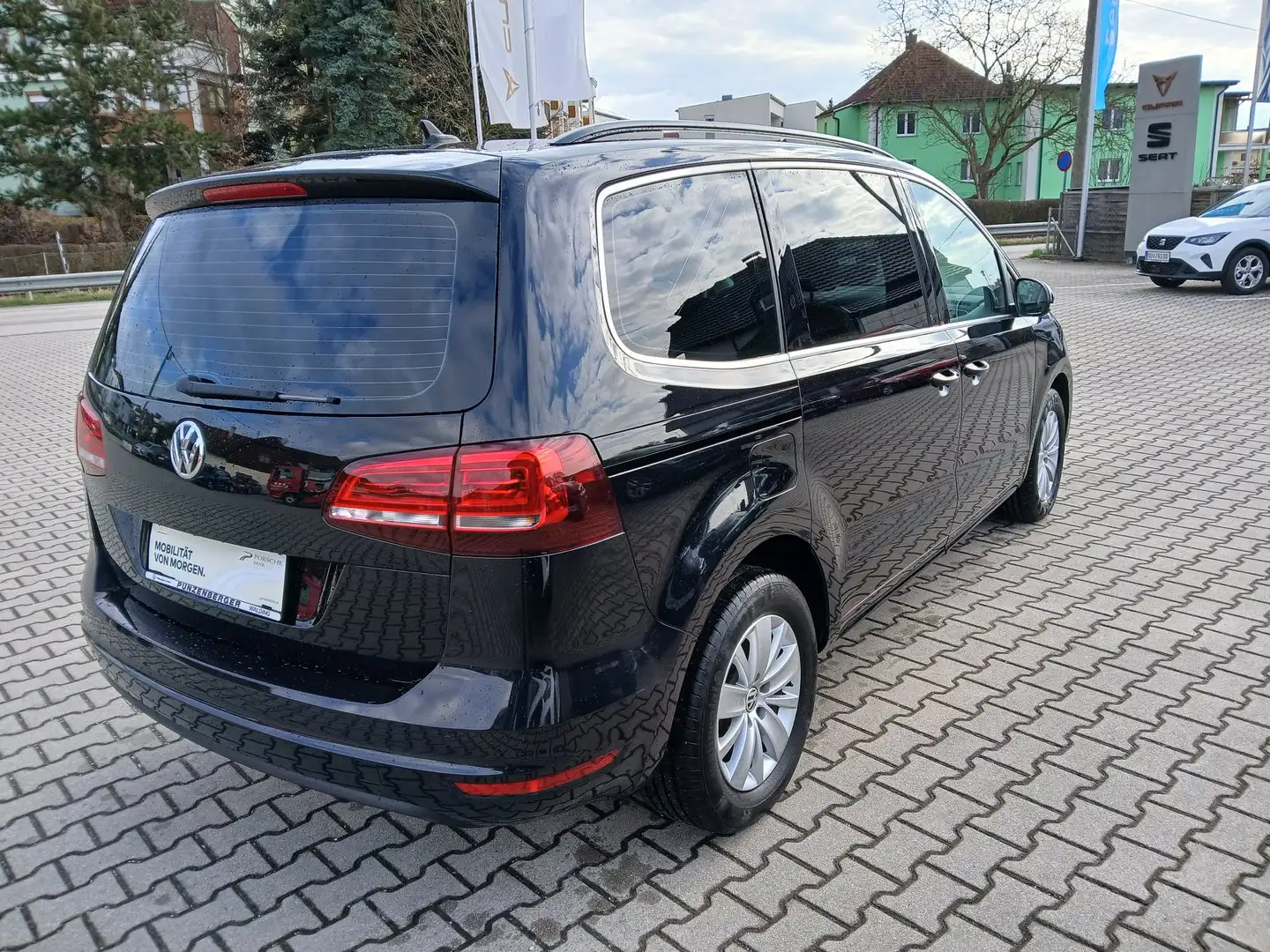 Volkswagen Sharan Business TDI SCR DSG Schwarz - 2