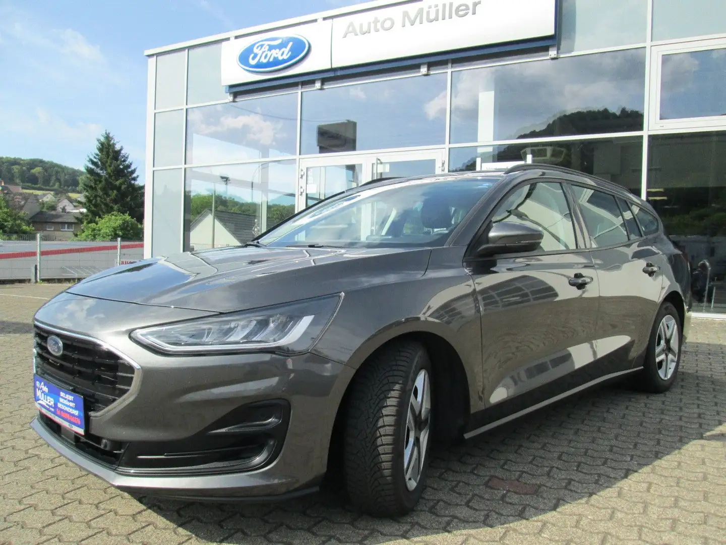 Ford Focus Turnier Cool & Connect Grau - 1