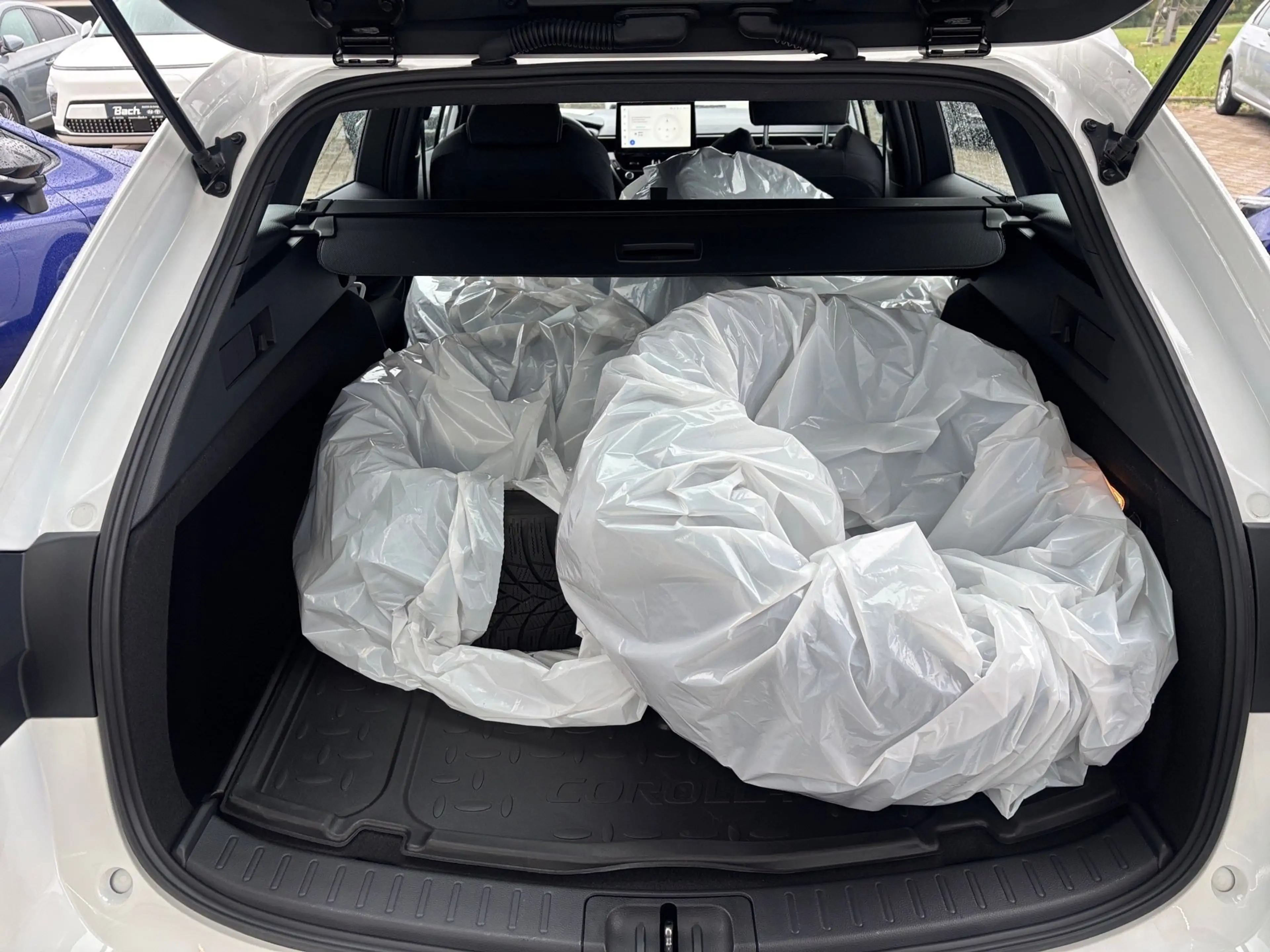 Toyota Corolla 2.0 l Hybrid TS.  Business Edition AUT — photo 12