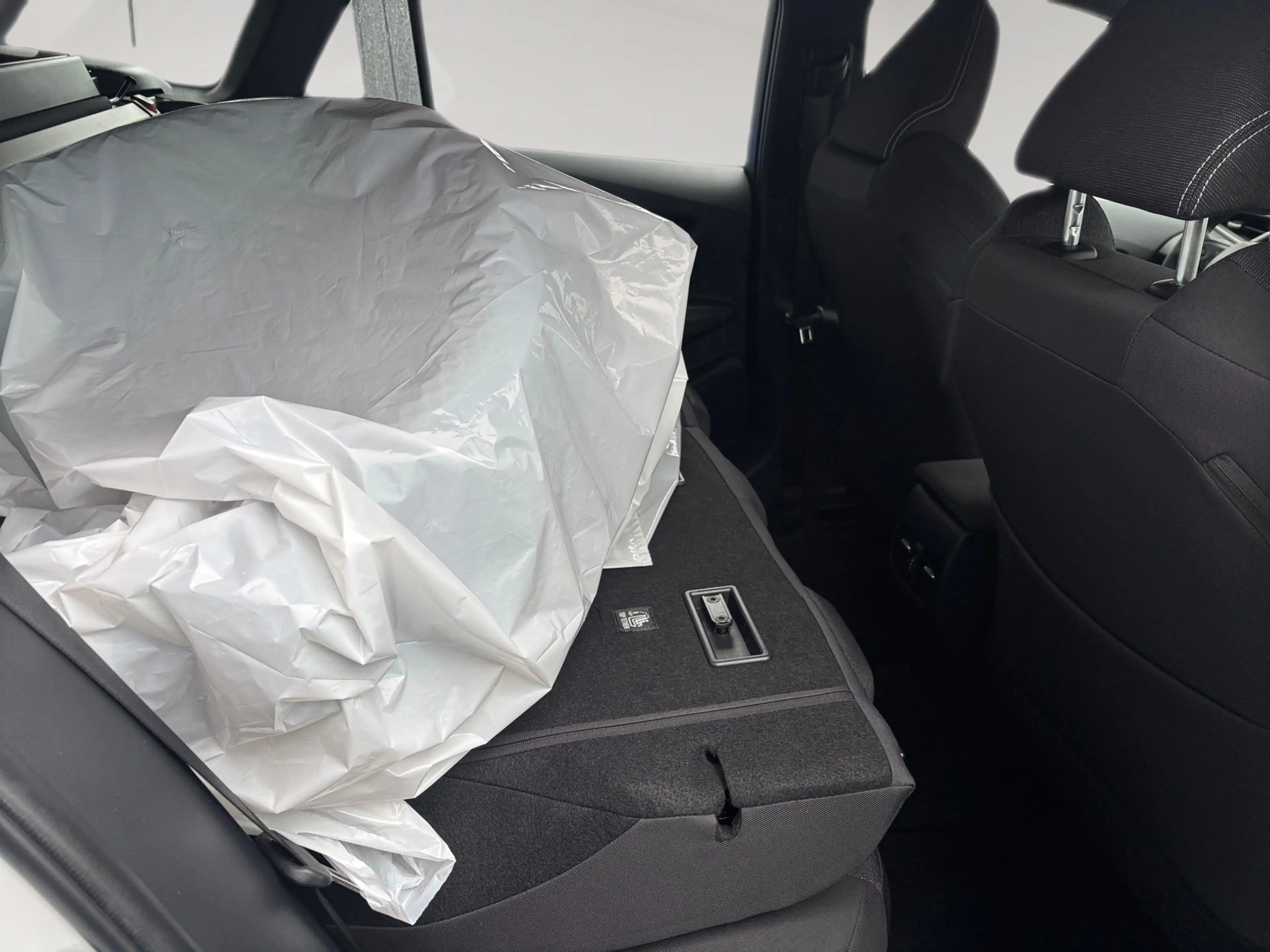 Toyota Corolla 2.0 l Hybrid TS.  Business Edition AUT — photo 13