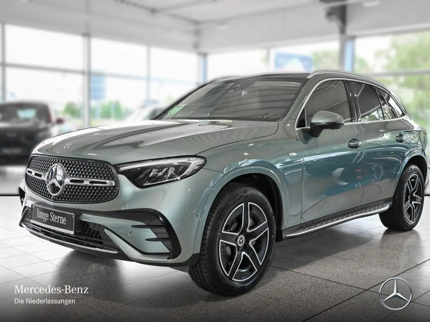 Mercedes-Benz GLC 300 e 4M AMG+PANO+AHK+LED+KAMERA+TOTW+KEYLESS Silber - 2