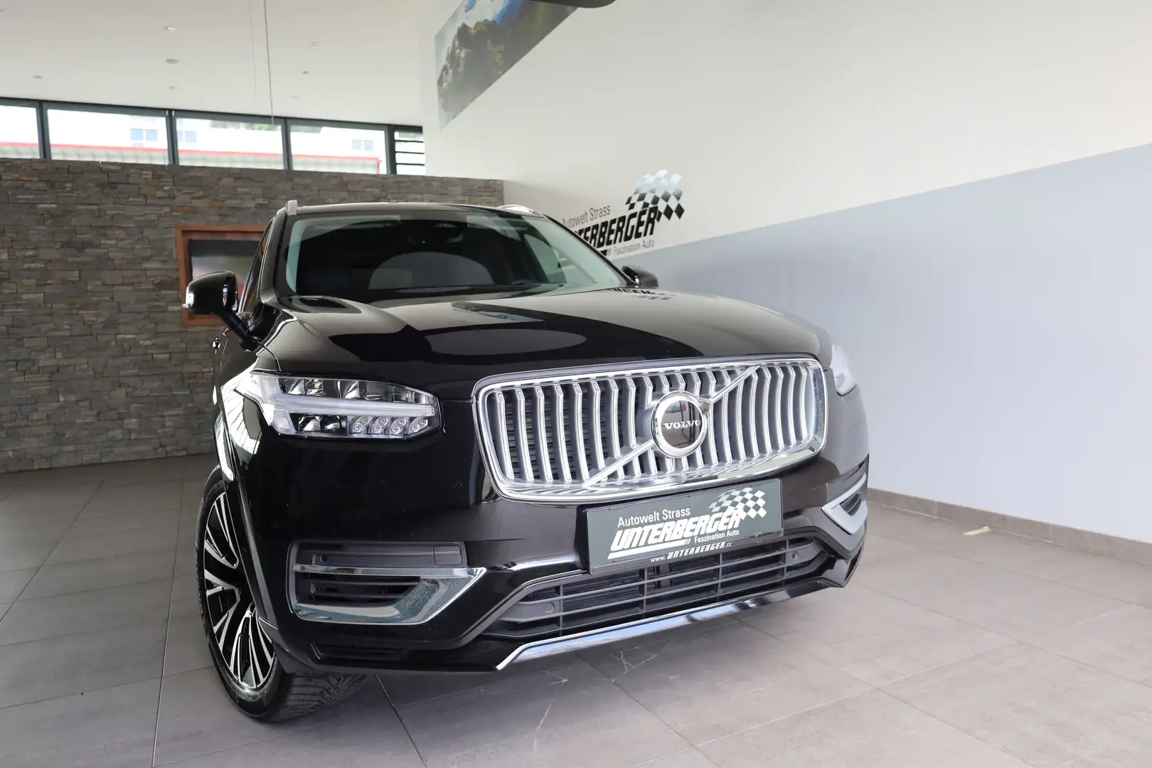 Volvo XC90 T8 Twin Engine Recharge Core PHEV AWD Schwarz - 2