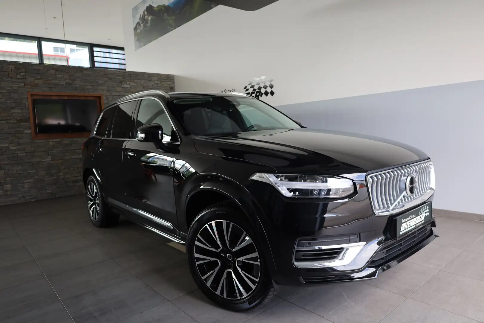 Volvo XC90 T8 Twin Engine Recharge Core PHEV AWD Schwarz - 1