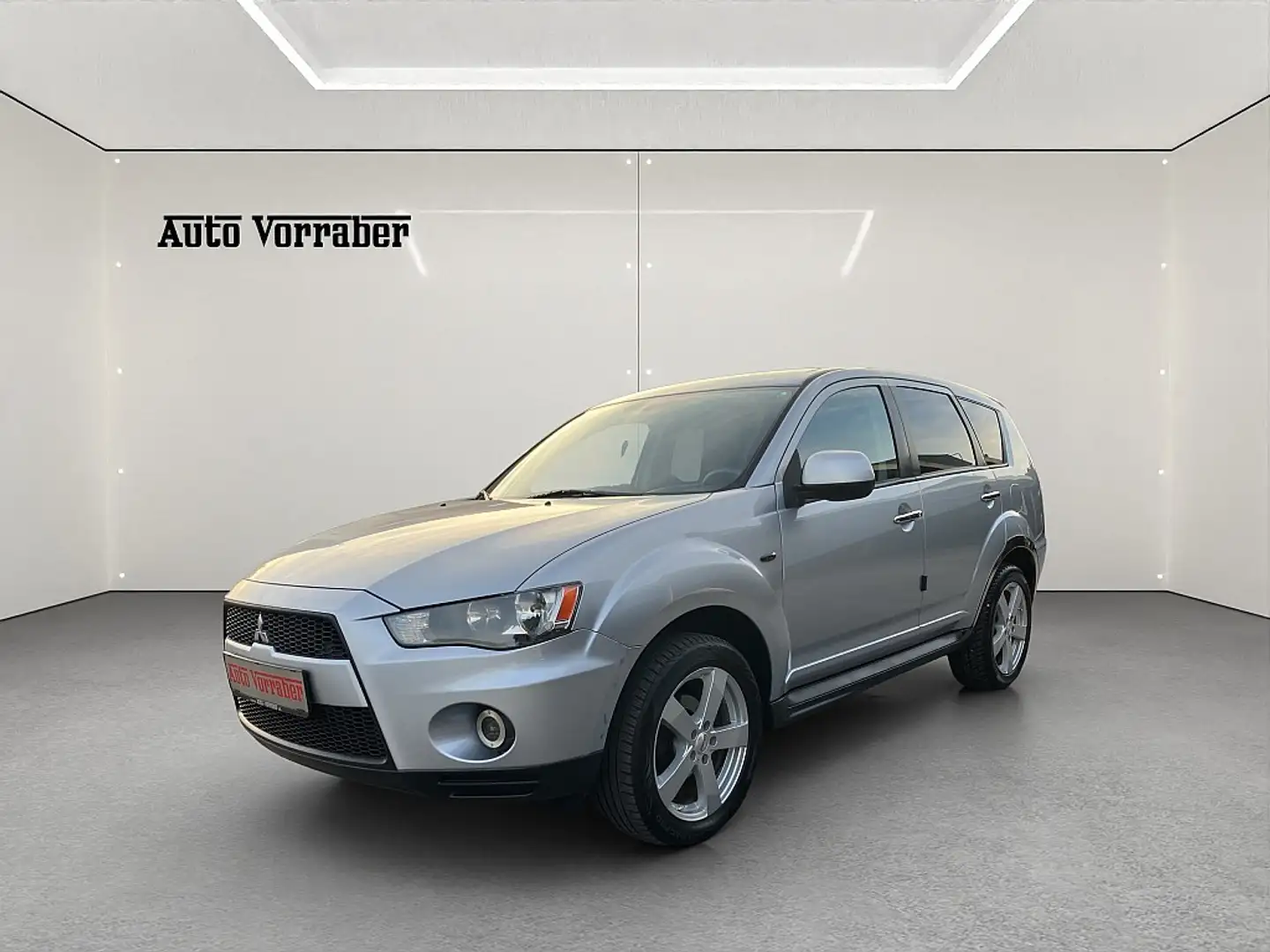 Mitsubishi Outlander 2,0 Invite 2WD Argento - 1