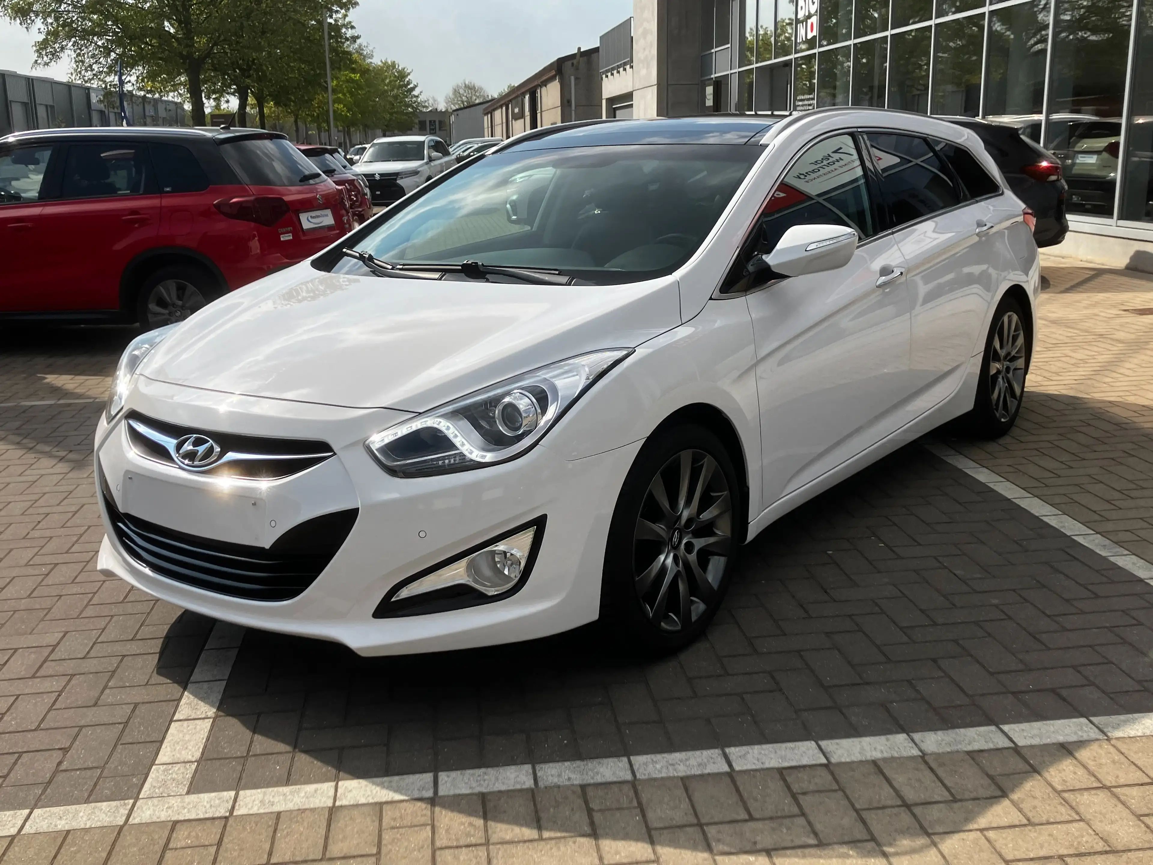 Hyundai i40 i40 SW 1.7 CRDi Business Ed. Sunroof — photo 2