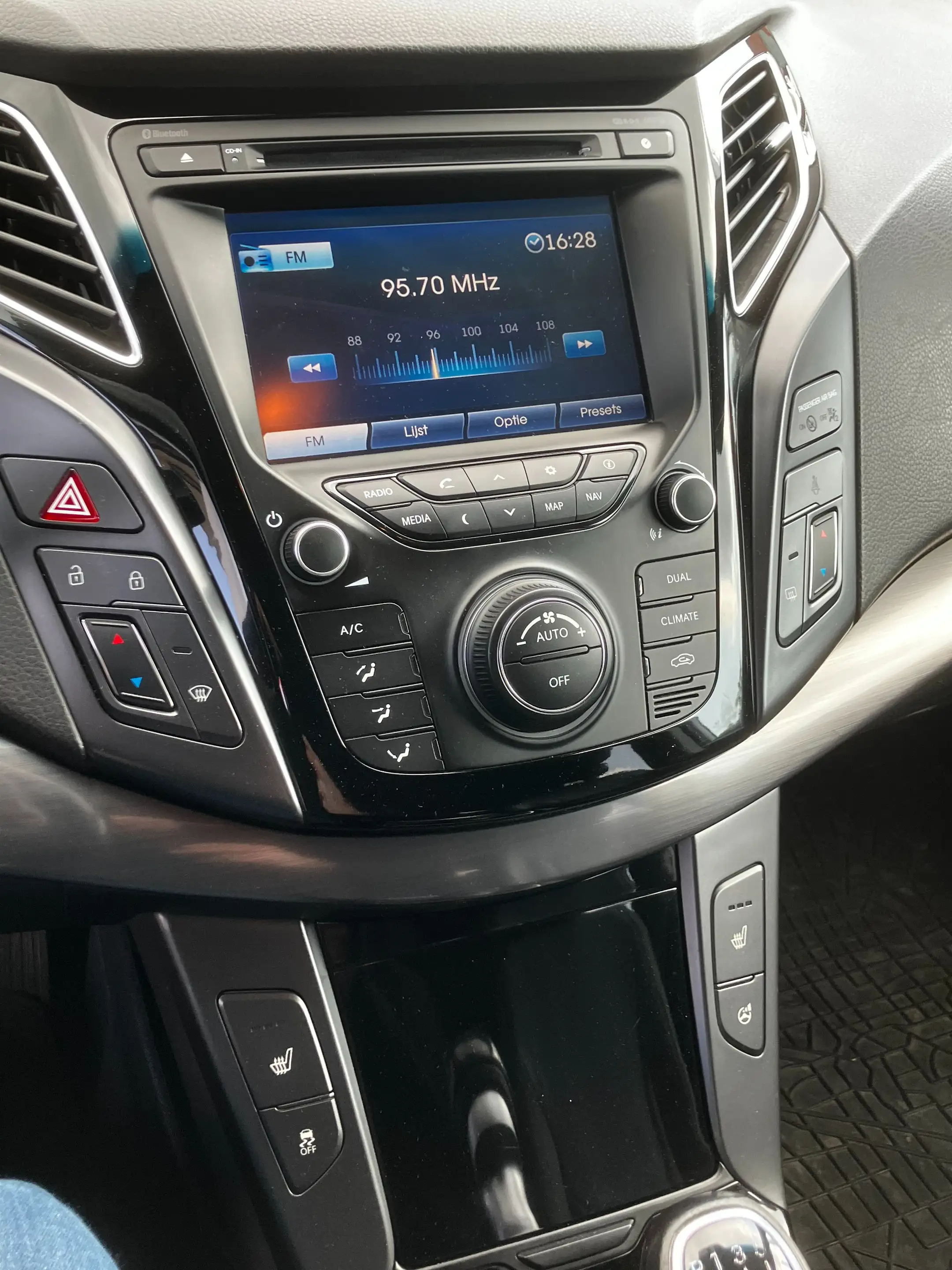 Hyundai i40 i40 SW 1.7 CRDi Business Ed. Sunroof — photo 7