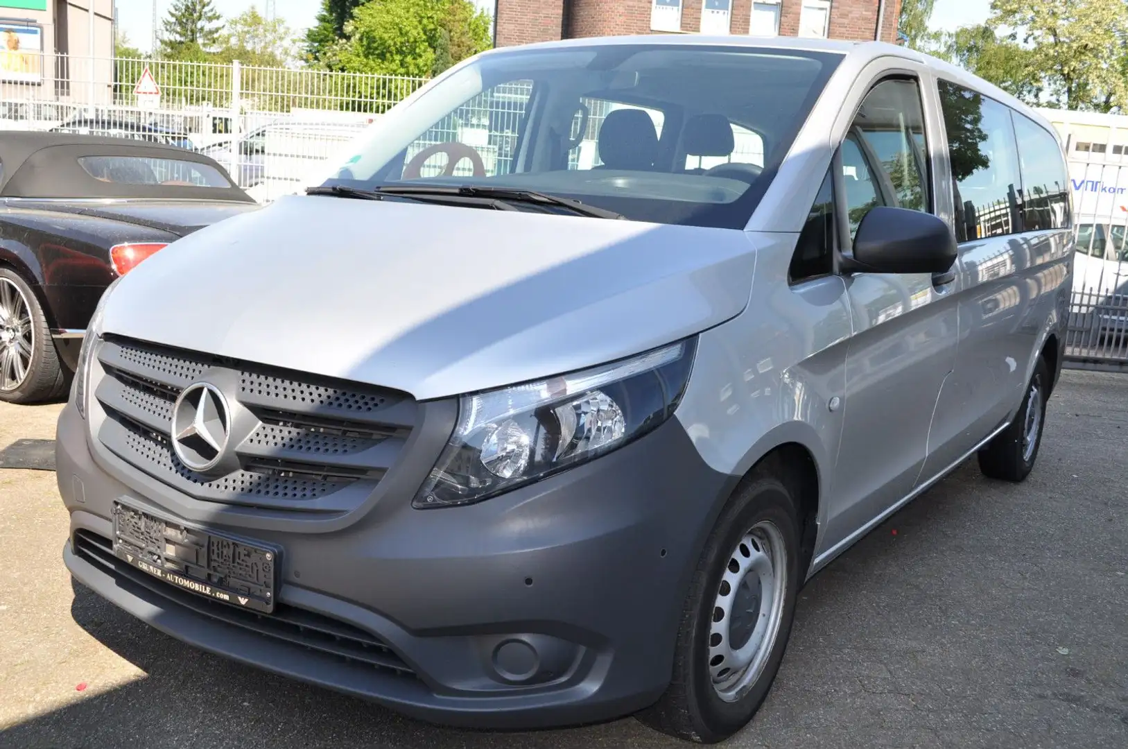 Mercedes-Benz Vito Tourer 110 CDI Kombi Pro FWD extralang 8 Si Silber - 1