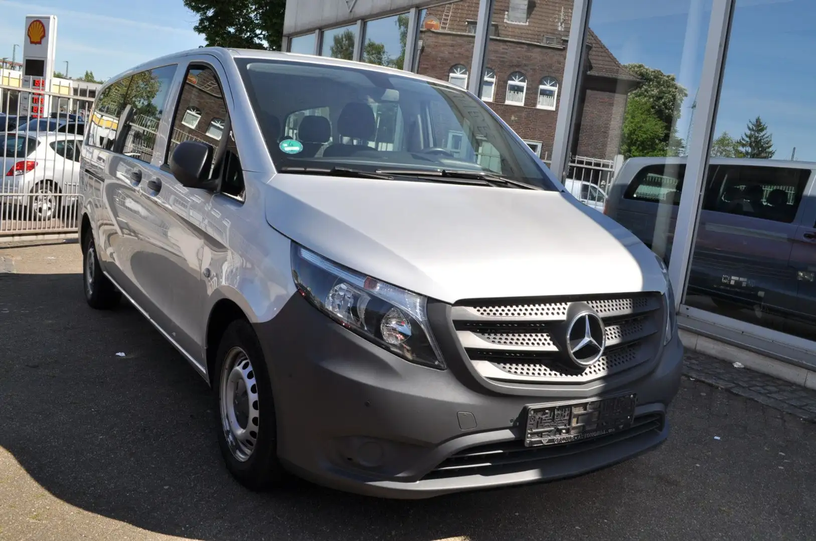 Mercedes-Benz Vito Tourer 110 CDI Kombi Pro FWD extralang 8 Si Silber - 2