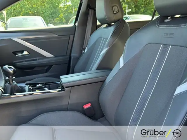 Opel Astra view 9