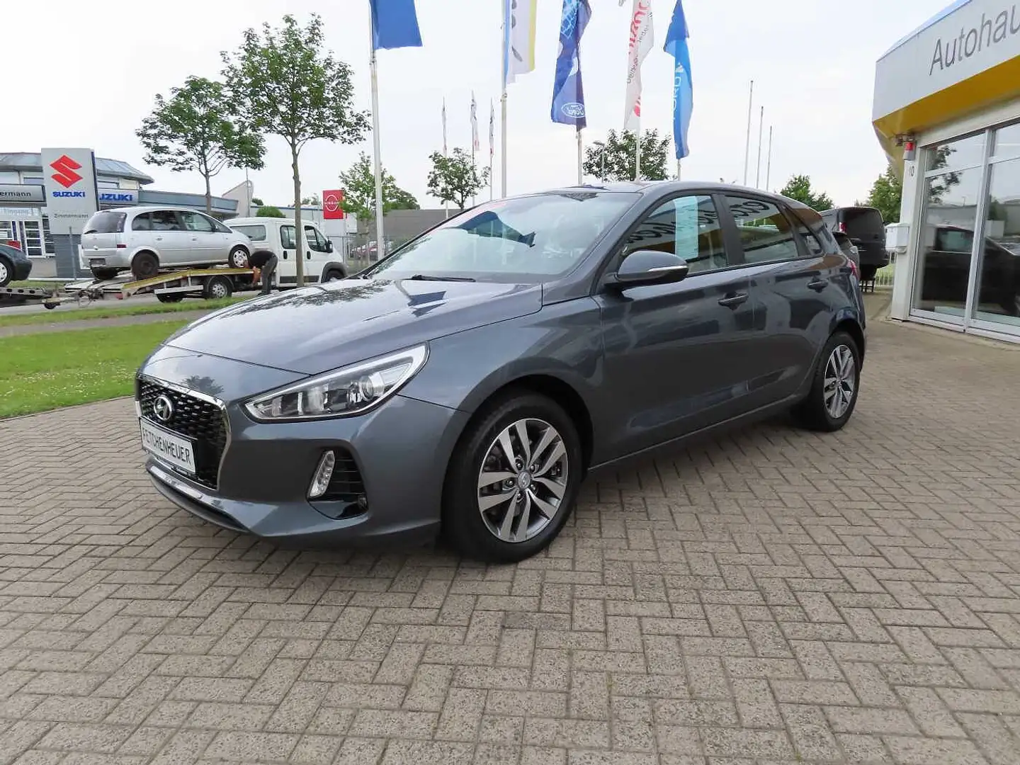 Hyundai i30 1.4 m. NAVI+RFK+KLIMA+SHZ+TEMP+PDC+ALU+GJR Grau - 2