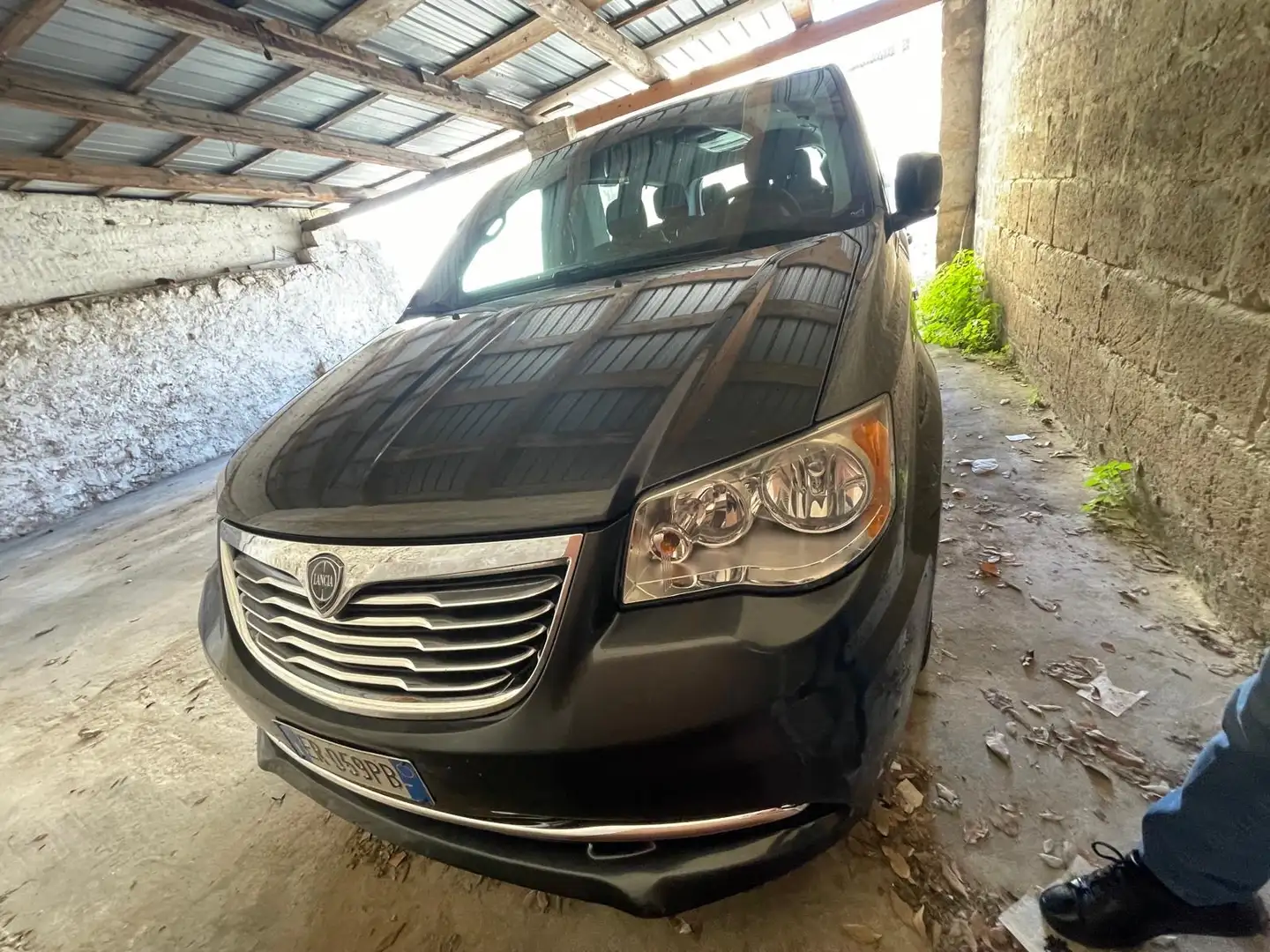Lancia Voyager Voyager V 2.8L Platinum 163cv auto Negro - 1