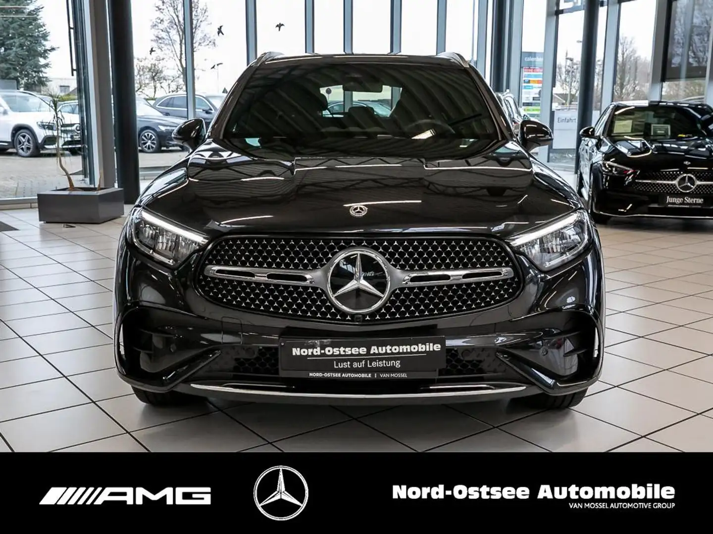 Mercedes-Benz GLC 300 d 4M AMG MBUX SHZ KLIMA KEYLESS-GO Grau - 2