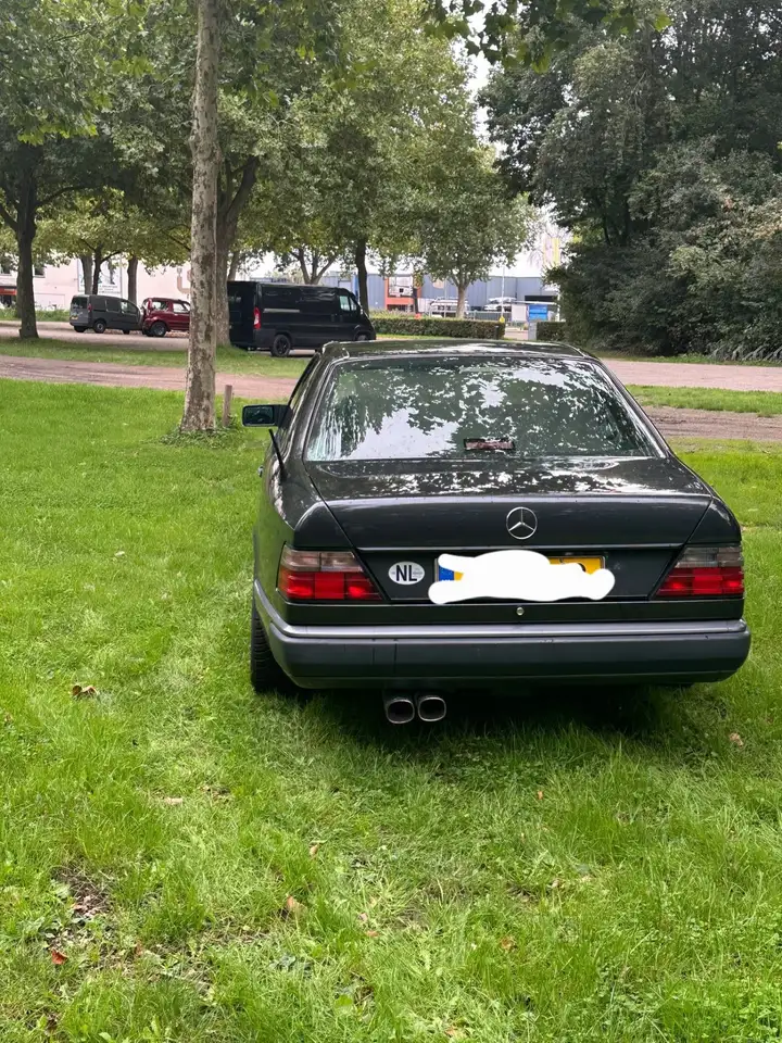 Mercedes-Benz 230 CE, foto 1