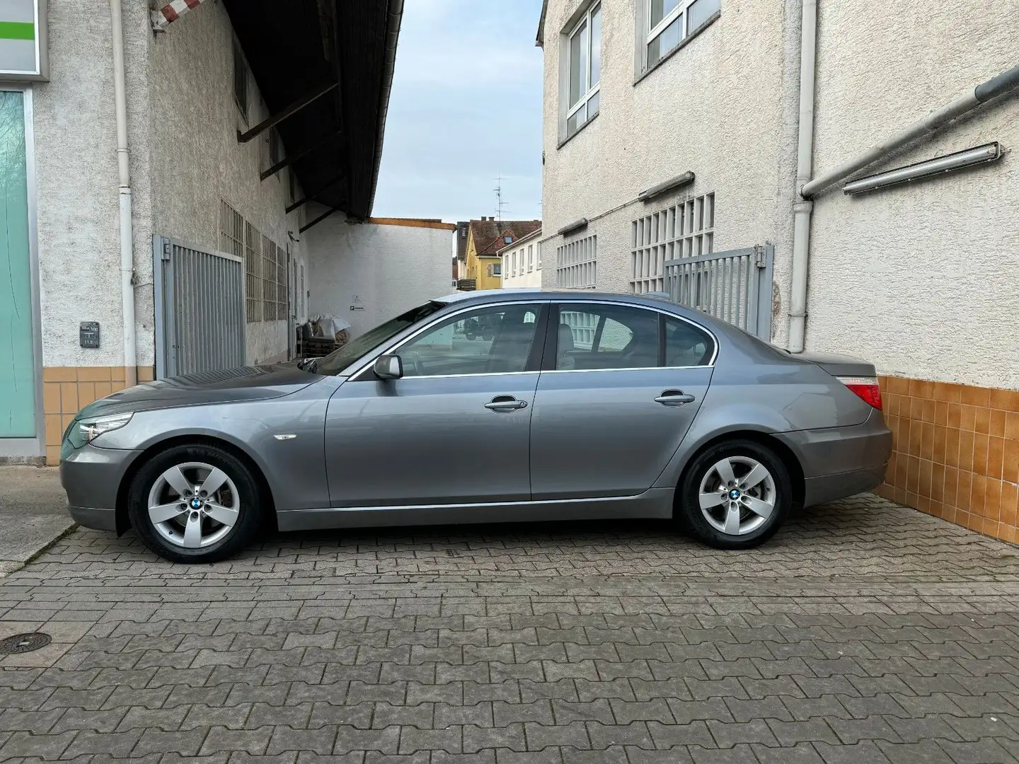 BMW 520 d*M-Lenkrad*Autom.*Teilleder*Nav*Xenon*EU-5 Grijs - 2
