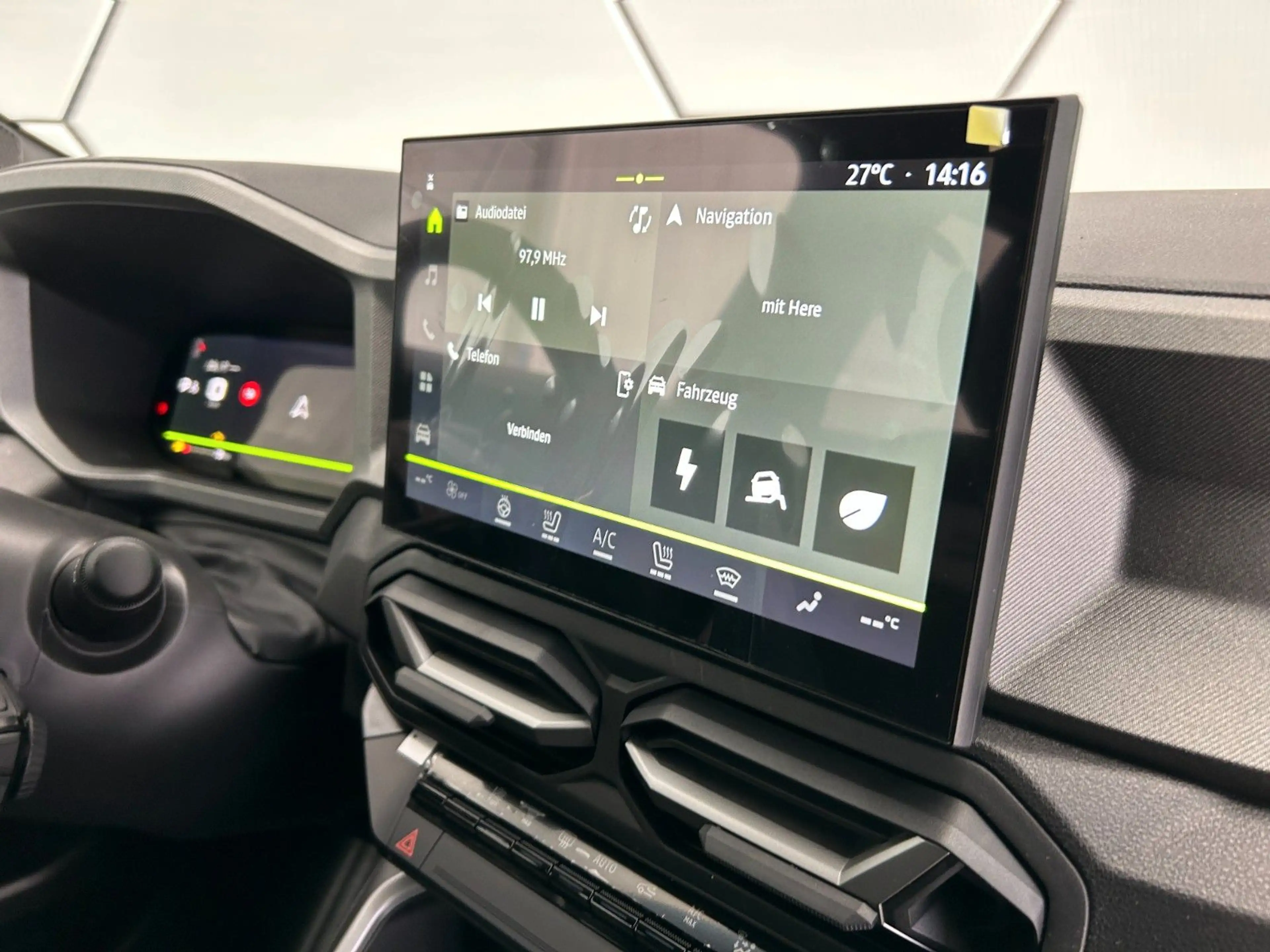 Dacia Bigster Hybrid 155  Journey Winter-Plus Panorama — photo 15
