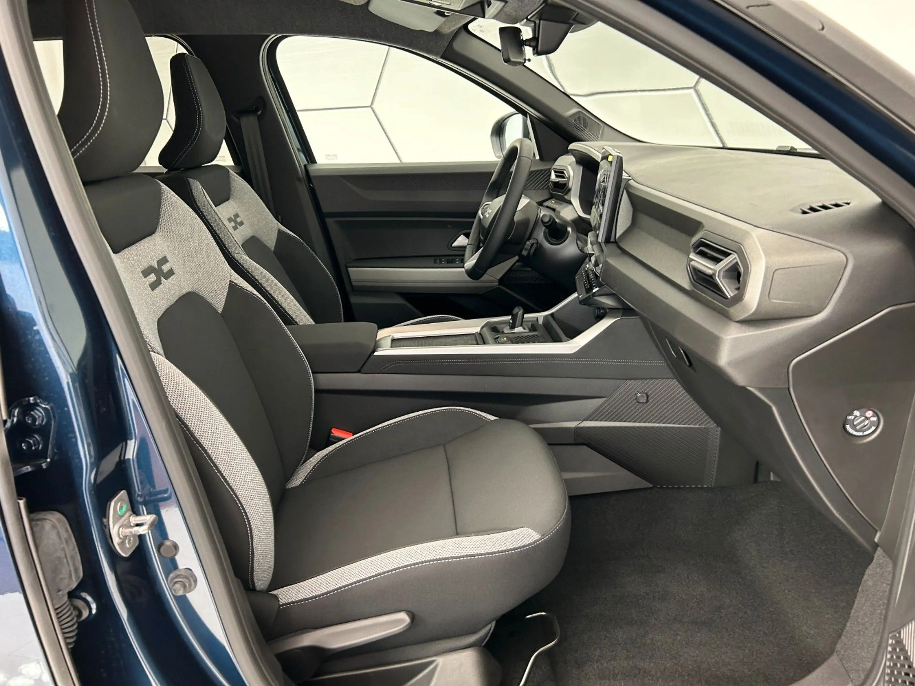 Dacia Bigster Hybrid 155  Journey Winter-Plus Panorama — photo 13