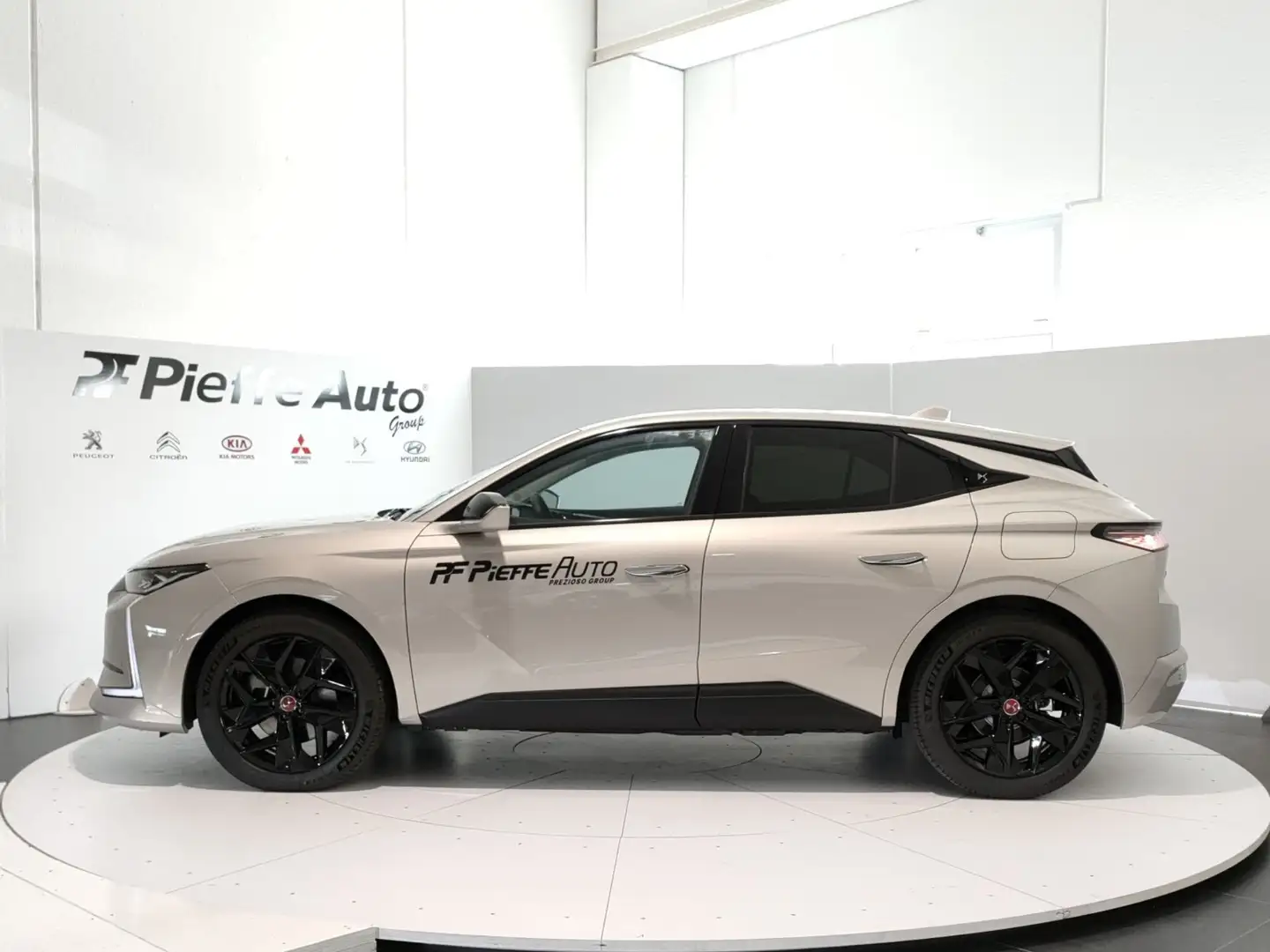 DS Automobiles DS 4 4 E-TENSE 225 Performance Line+ Grigio - 2