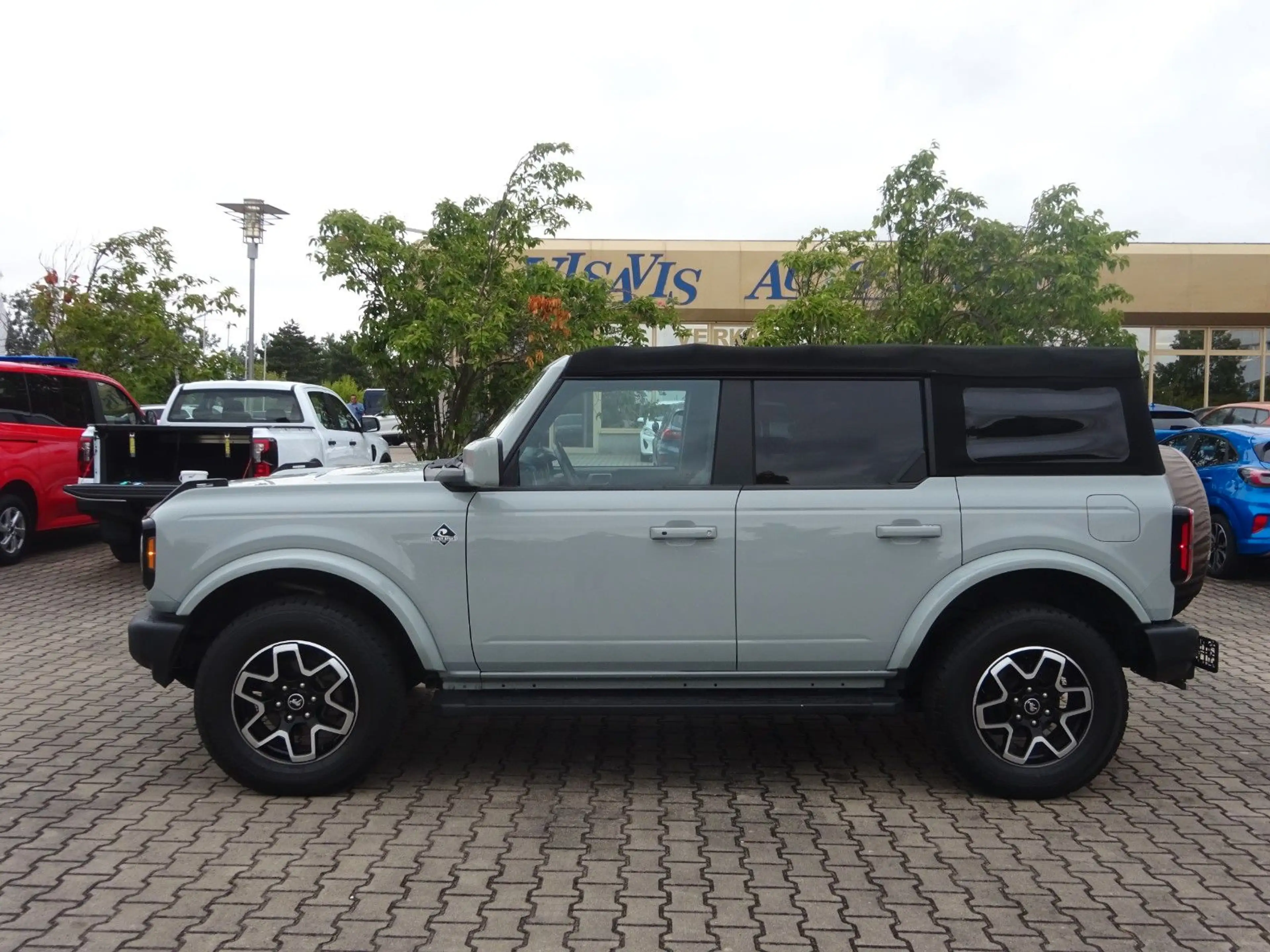 Ford Bronco 275PS Autm. Outer Banks Cabrio 4x4 — photo 3