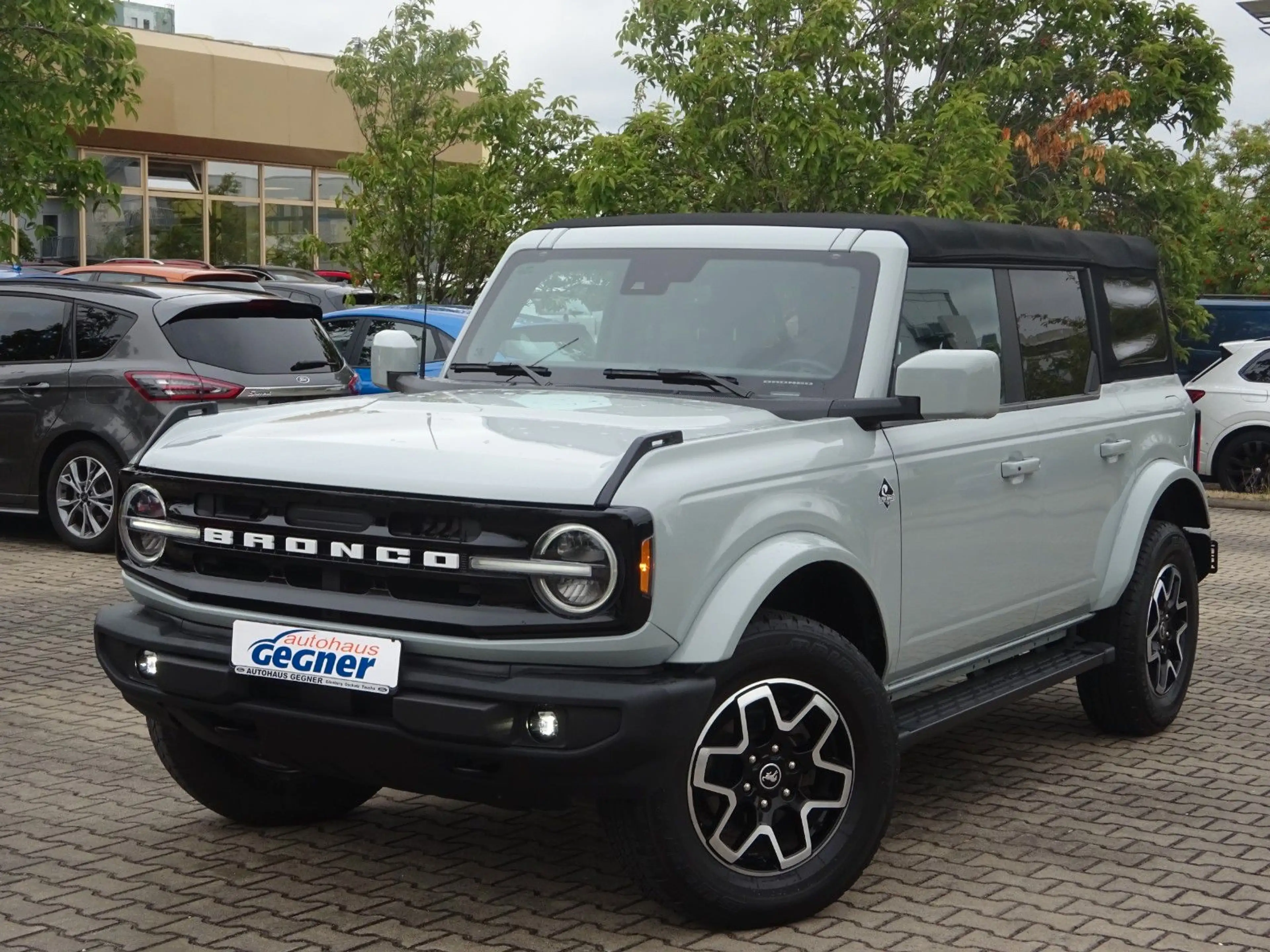 Ford Bronco 275PS Autm. Outer Banks Cabrio 4x4 — photo 2