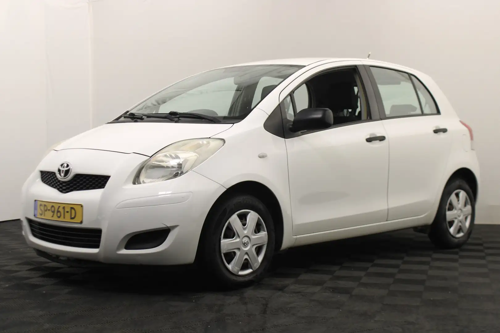 Toyota Yaris 1.0 VVTi Acces Wit - 1