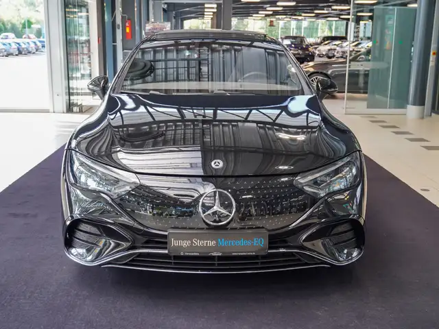 Mercedes-Benz EQE view 8