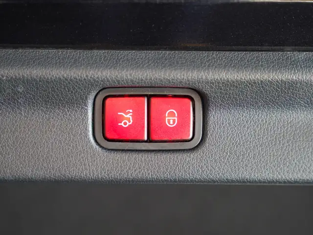 Mercedes-Benz EQE view 6