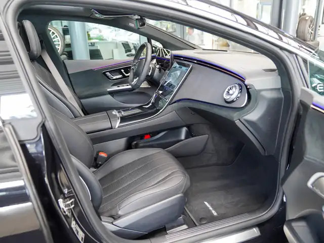 Mercedes-Benz EQE view 11