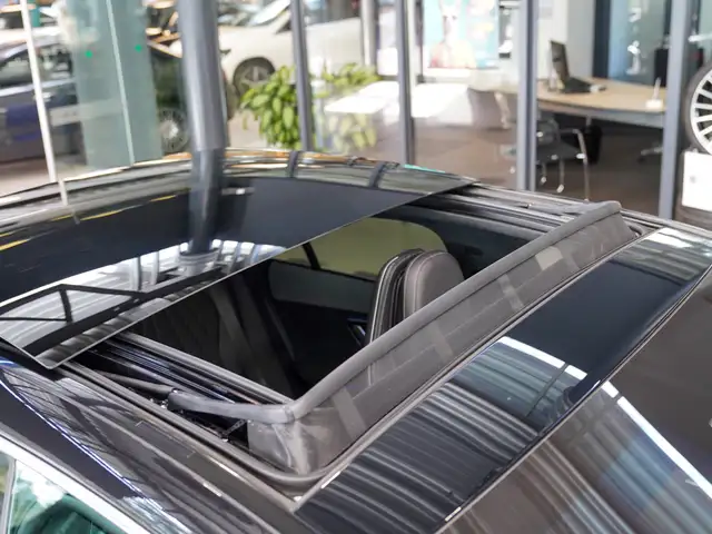 Mercedes-Benz EQE view 9