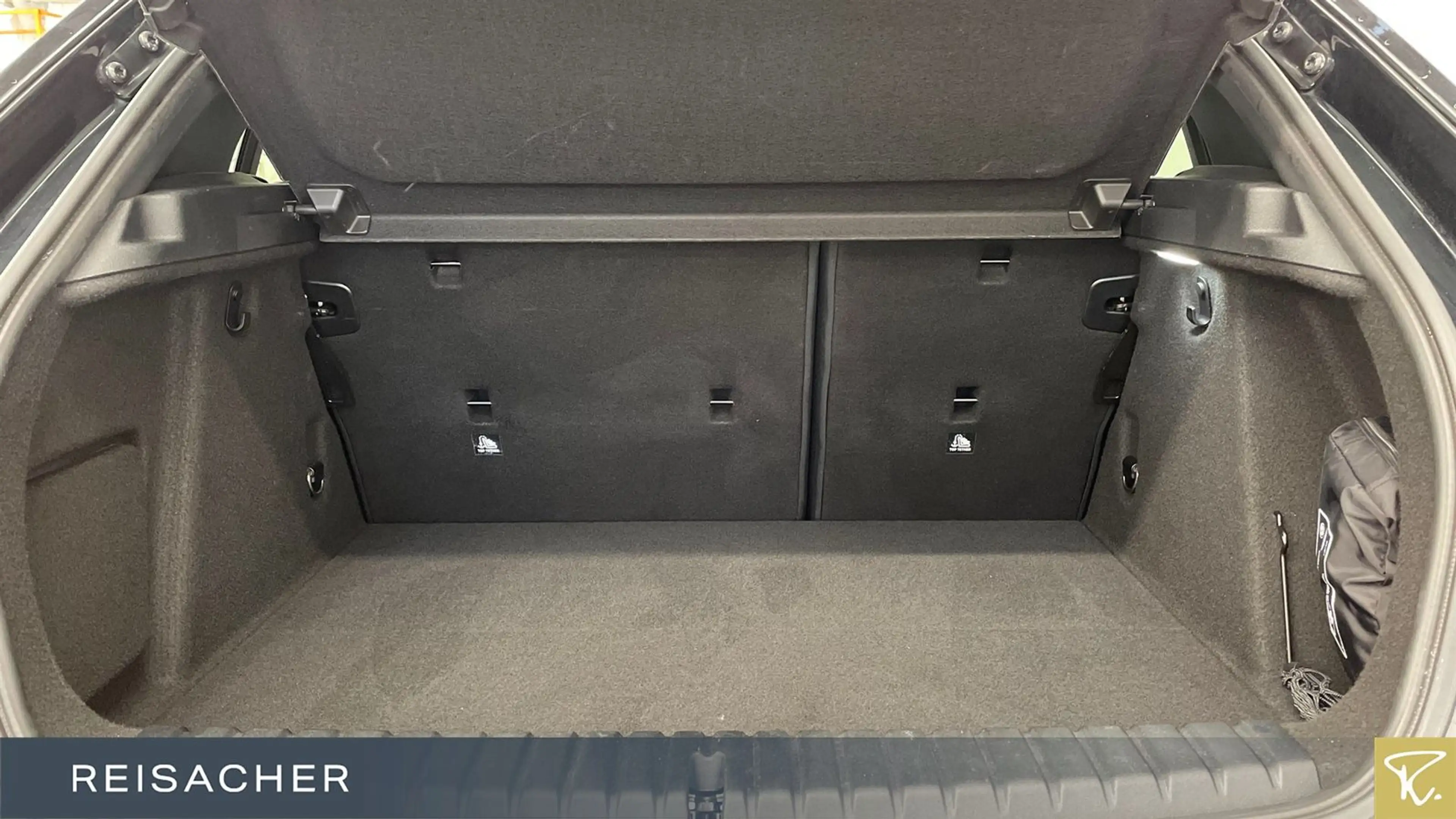 BMW 118 i A M-Sport,Pano,LCProf — photo 10