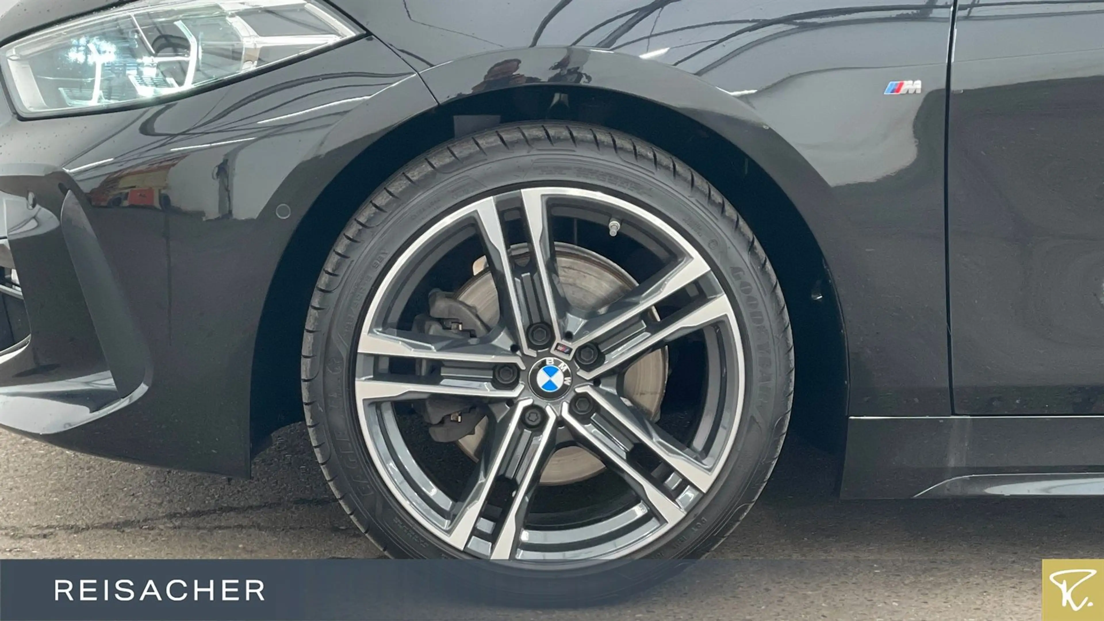 BMW 118 i A M-Sport,Pano,LCProf — photo 3