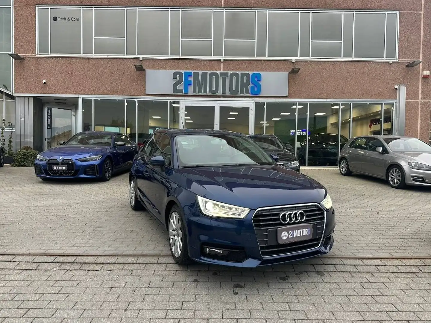 Audi A1 1.6 tdi metal Blau - 1