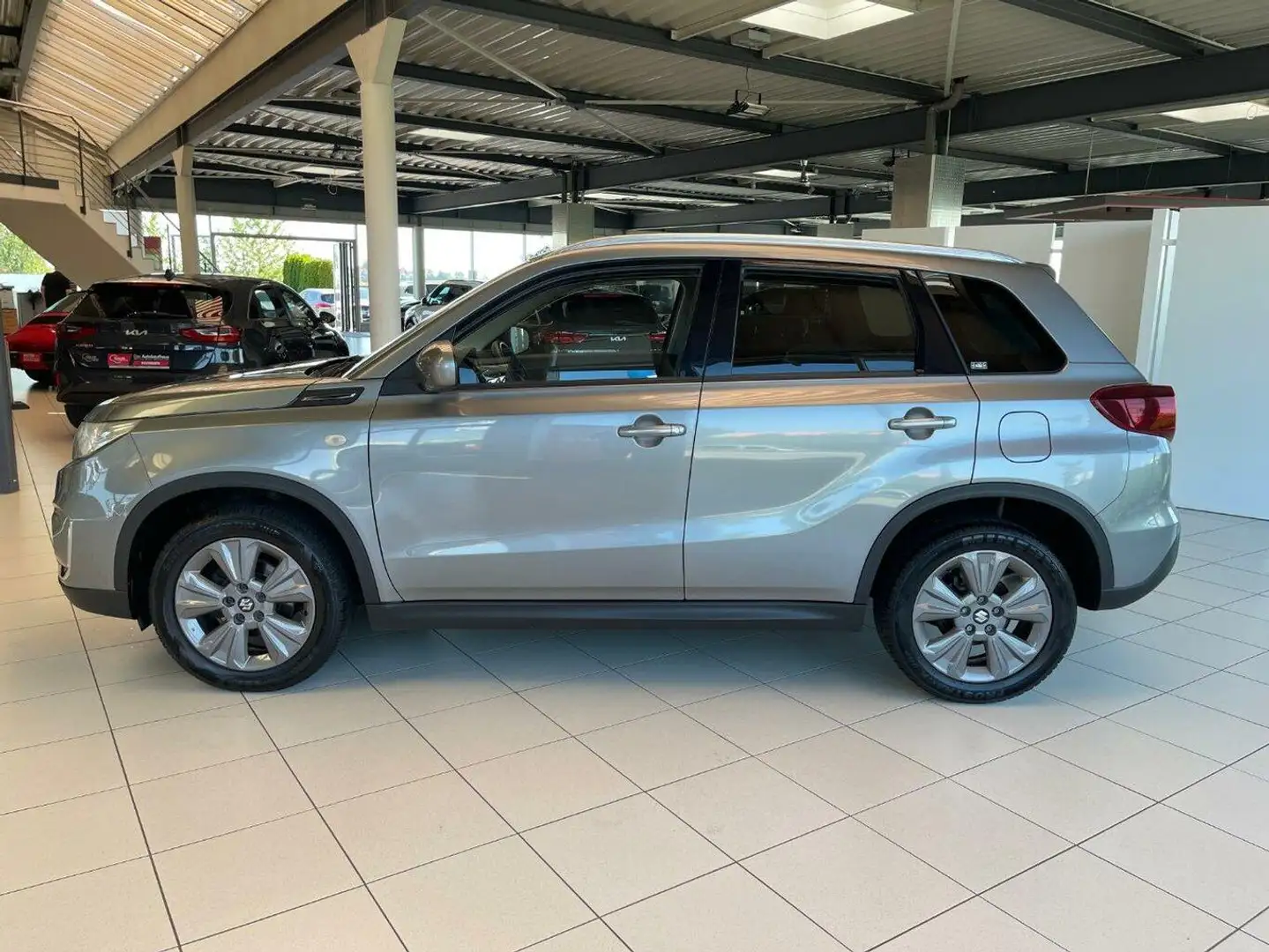 Suzuki Vitara 1.4 Comfort+Allrad+Kamera+Alu+Klima+uvm+ Gris - 2