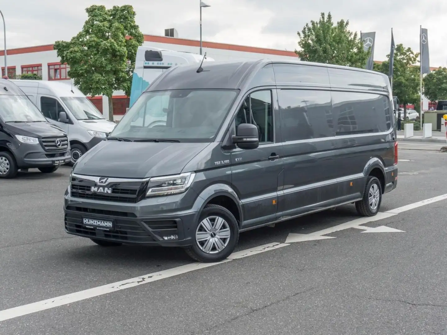 MAN TGE 3.180 4x4 Kasten lang Standhzg Kamera Klima AC Grau - 1