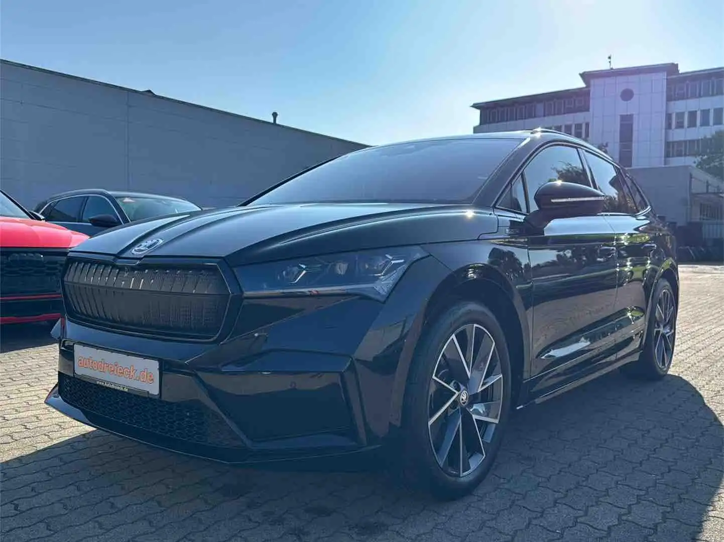 Skoda Enyaq 80 Sportline ACC PANO WÄRMEPUMPE e-SITZE Schwarz - 1