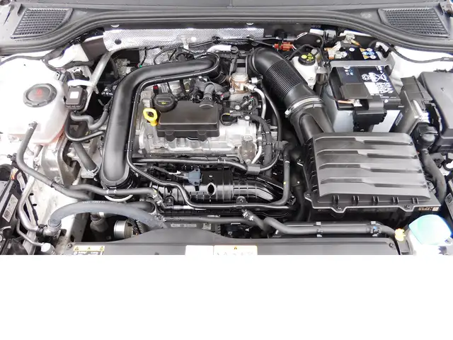 Volkswagen Golf view 14