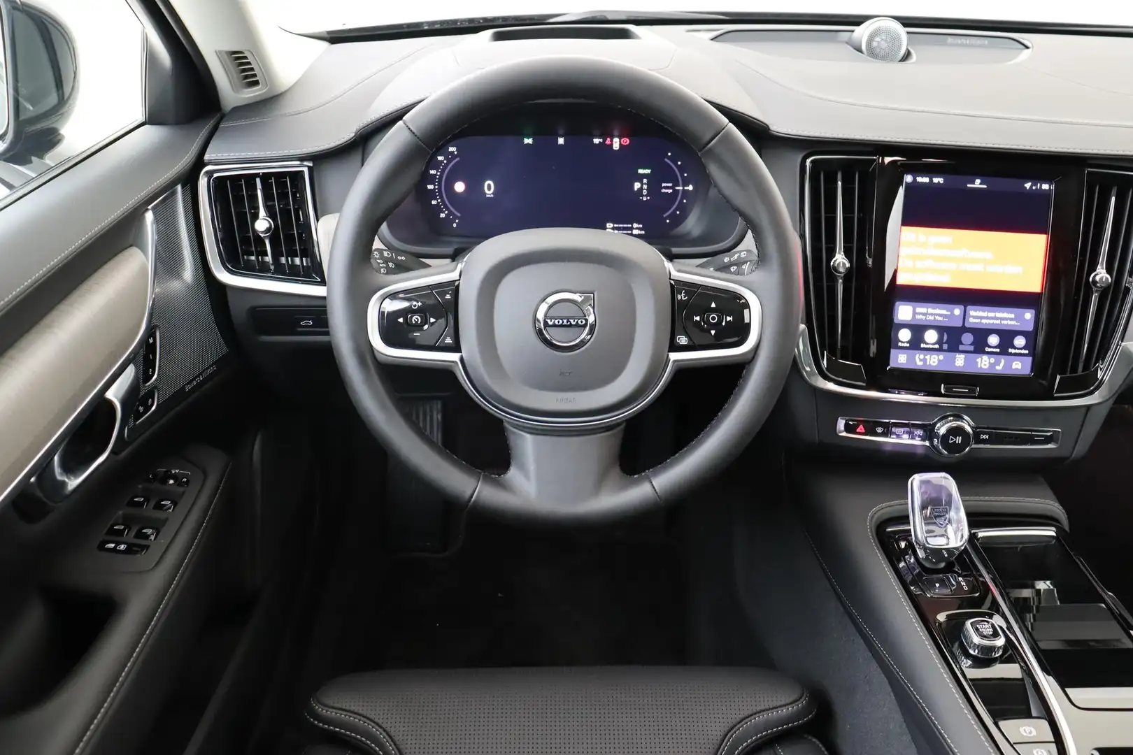 Volvo V90 T8 PLUG-IN HYBRID AWD ULTRA EXECUTIVE EDITION DARK Schwarz - 2