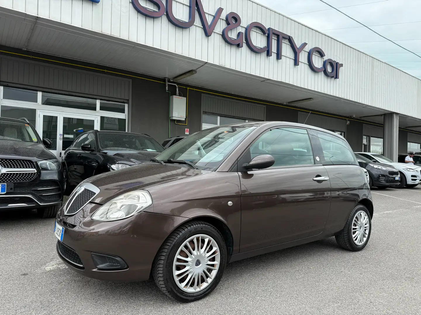 Lancia Ypsilon Ypsilon 1.4 8v Platinum  Gpl Marrone - 1