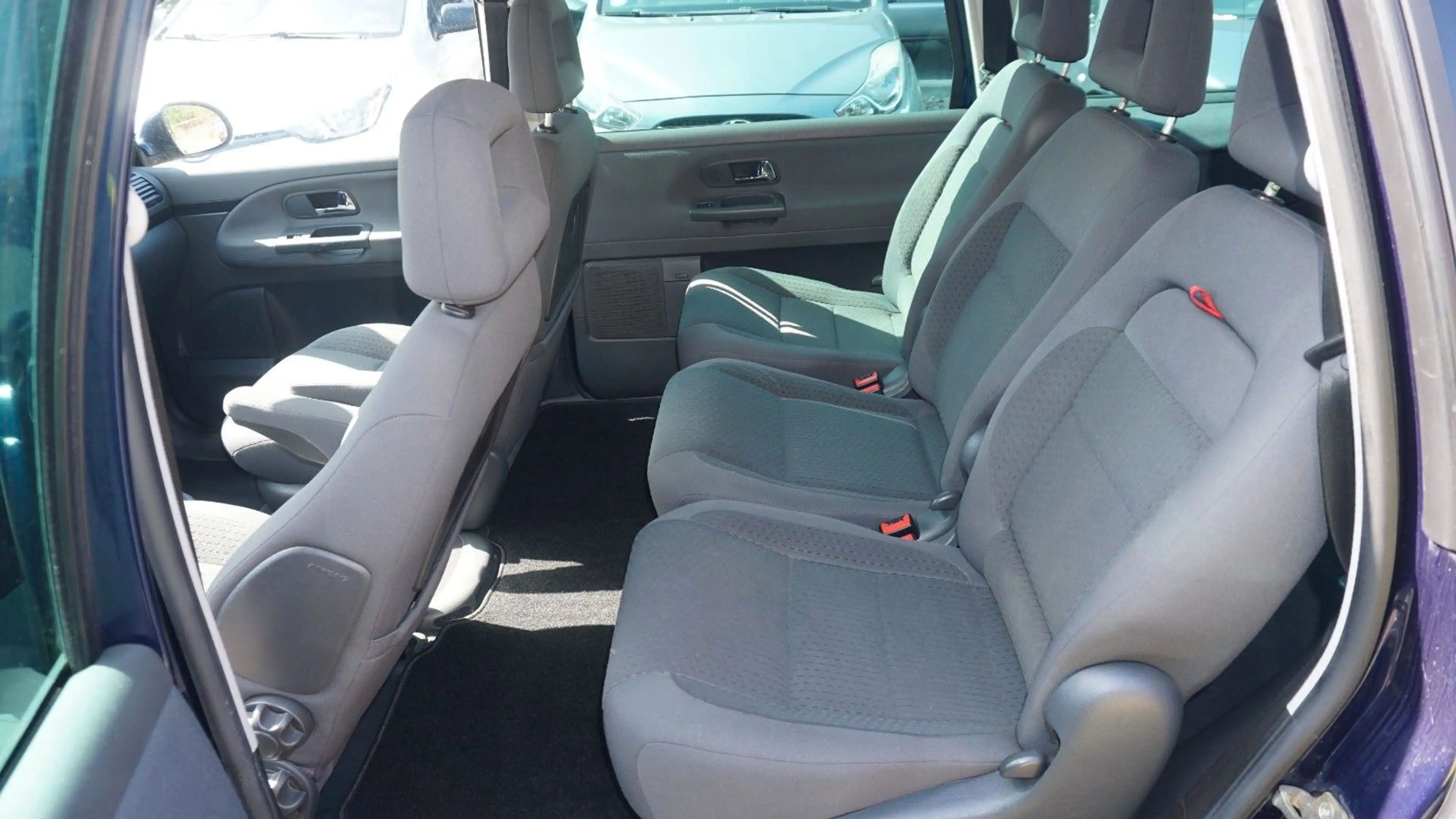 Volkswagen Sharan 1.9TDI Trendline AUTOMATIK*NAVI*SHZ*PDC!! — photo 11