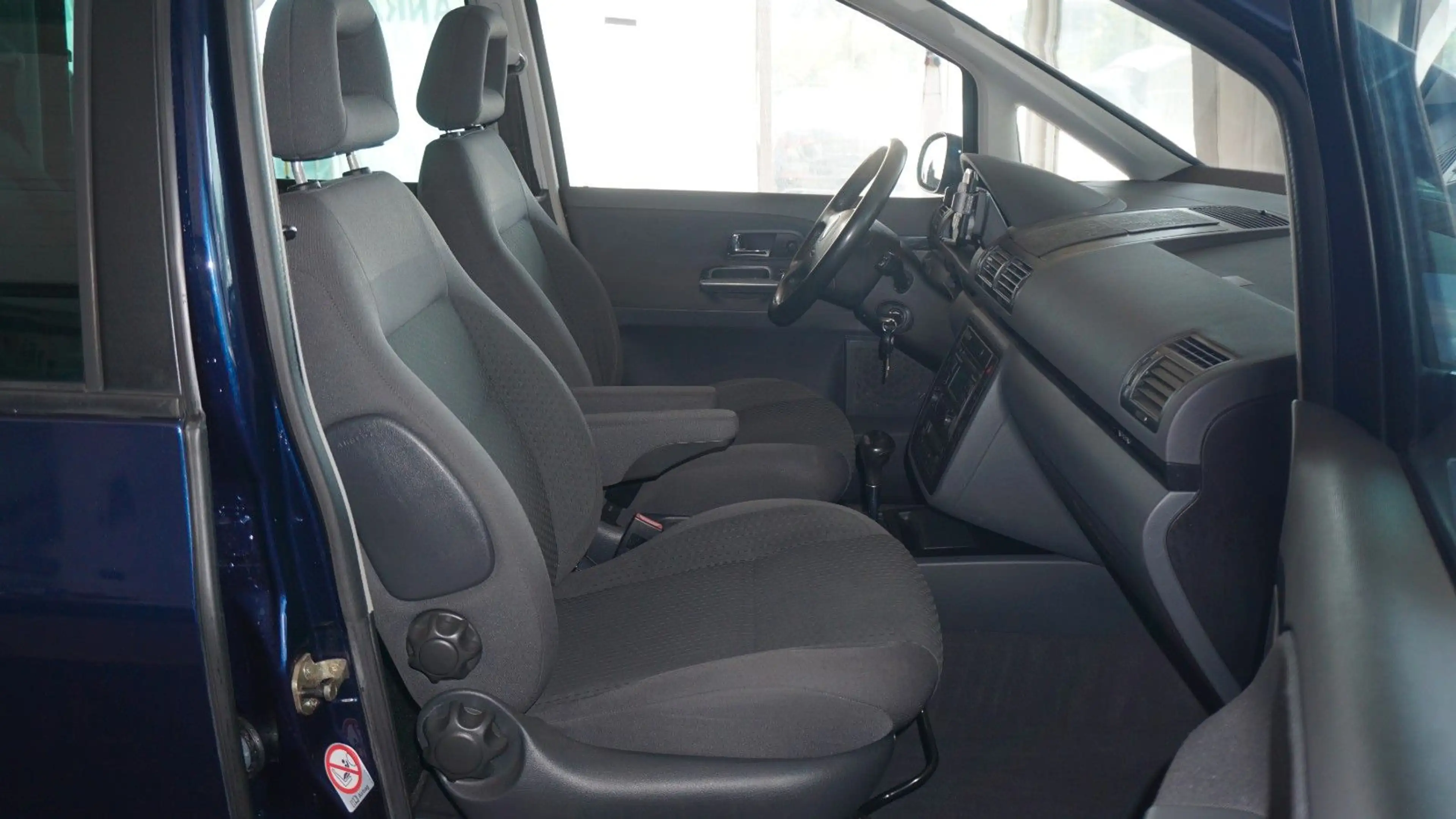 Volkswagen Sharan 1.9TDI Trendline AUTOMATIK*NAVI*SHZ*PDC!! — photo 8