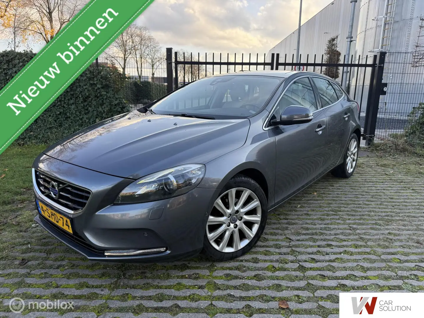Volvo V40 1.6 D2 NAP PANO NAVI MEMORY CAM AUTOPARKEER CLIMA Grijs - 1