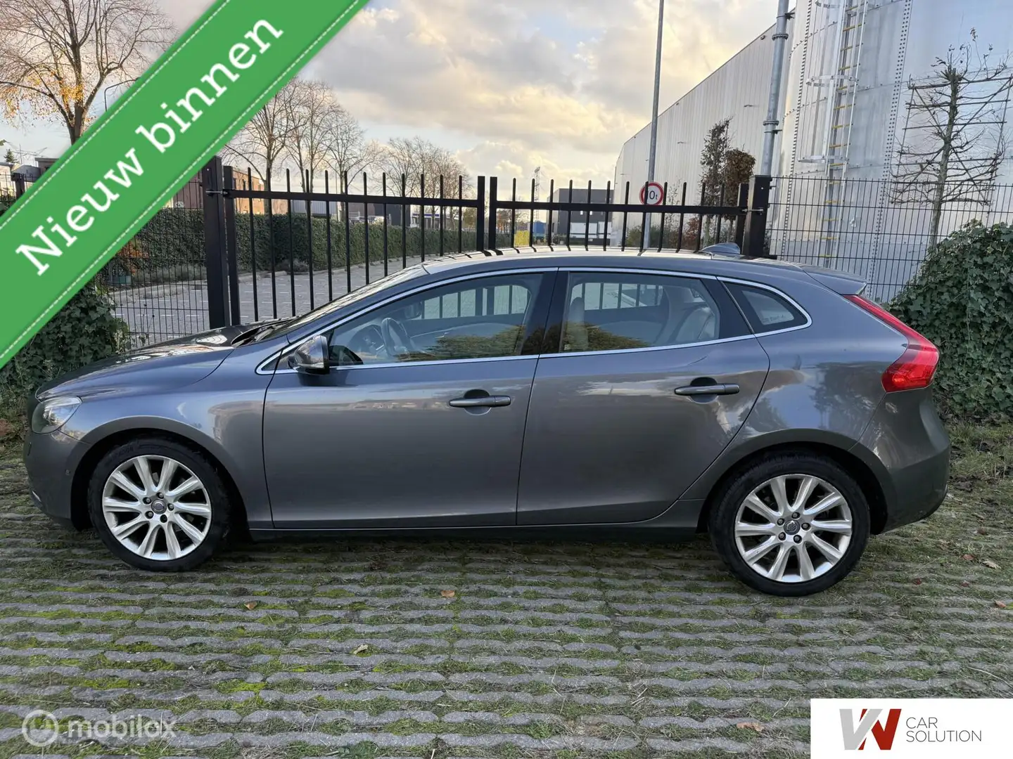 Volvo V40 1.6 D2 NAP PANO NAVI MEMORY CAM AUTOPARKEER CLIMA Grijs - 2