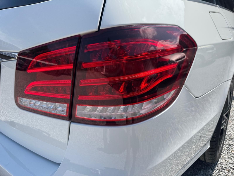 Mercedes-Benz E 220 AMG Line AHK LED Speedtronic — photo 13