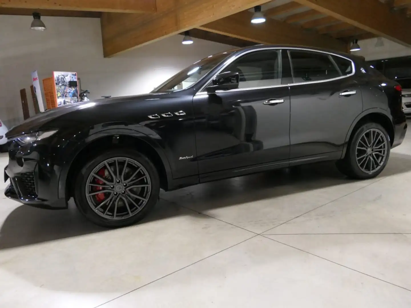 Maserati Levante V6 AWD Gransport Nero - 2