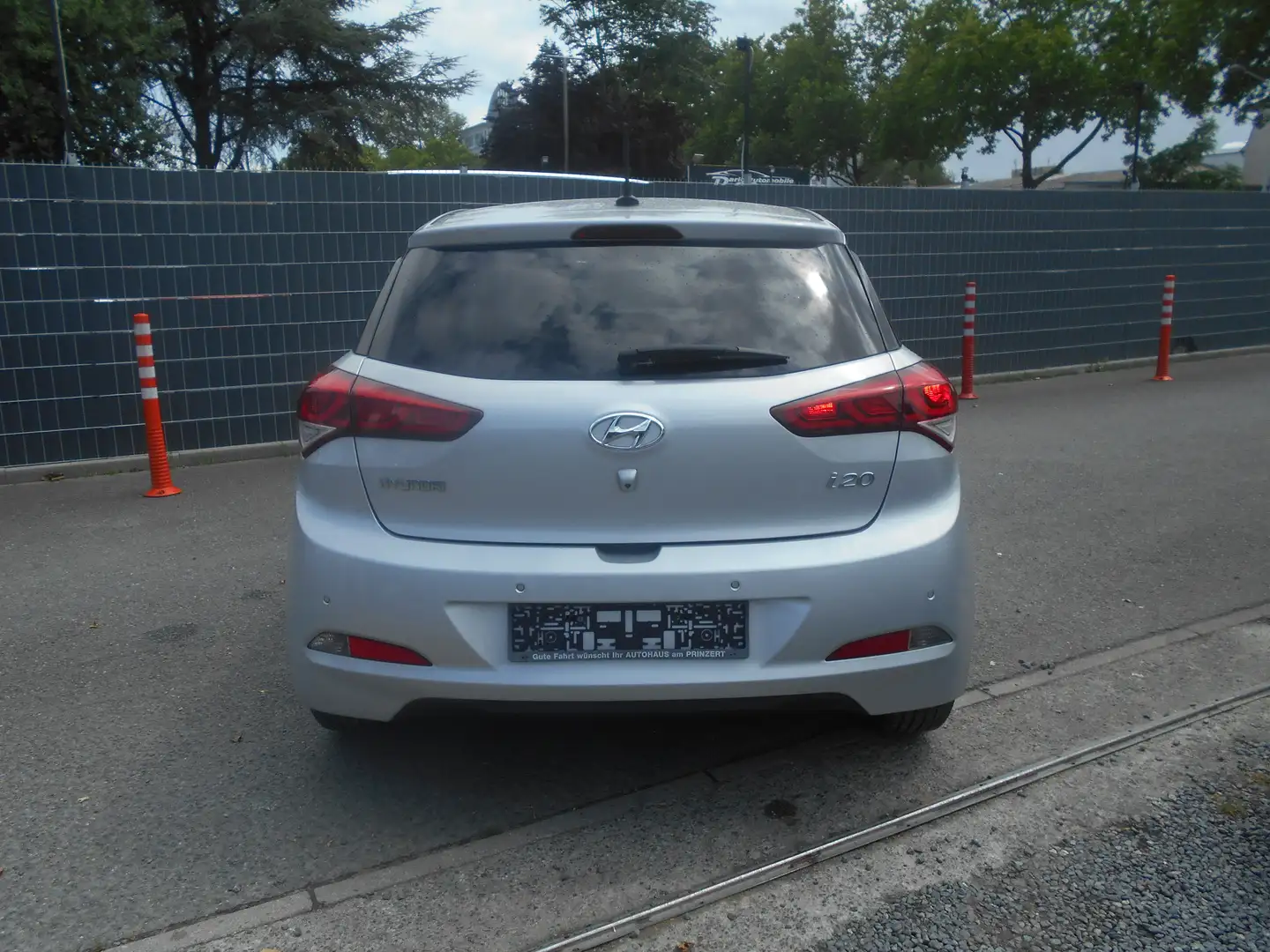 Hyundai i20 YES! Plus/KLIMA/EURO 6/NAVI Gri - 2