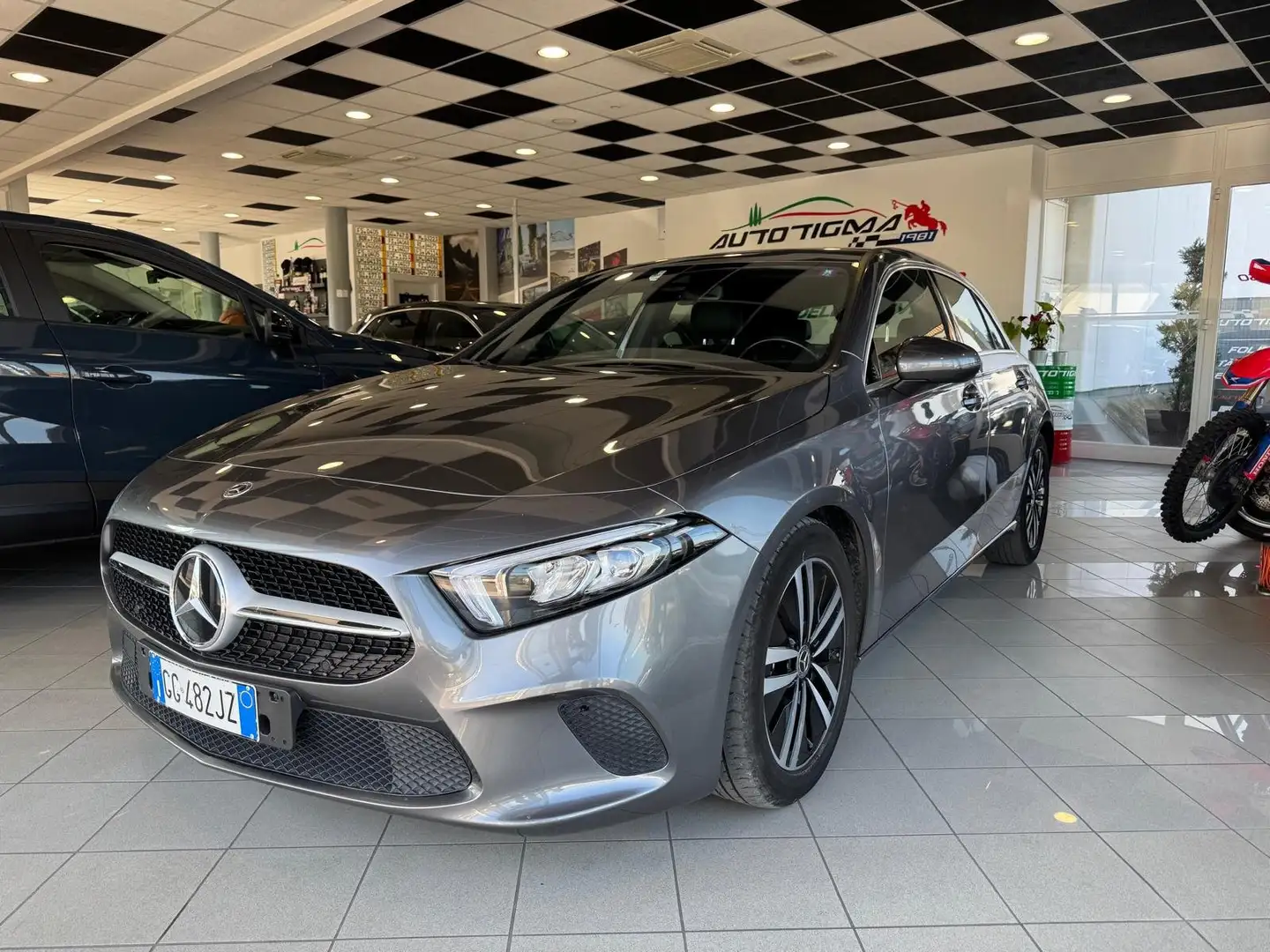 Mercedes-Benz A 180 Classe A - W177 2018 d Business auto Gris - 1