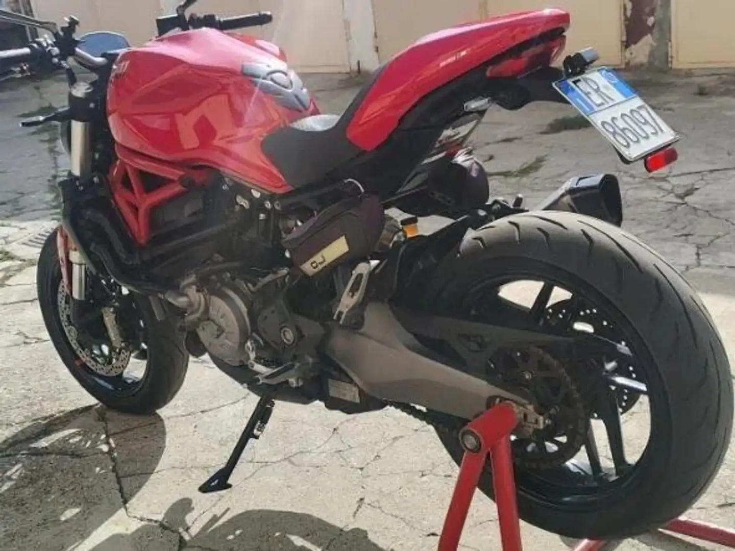 Ducati Monster 821 Piros - 2
